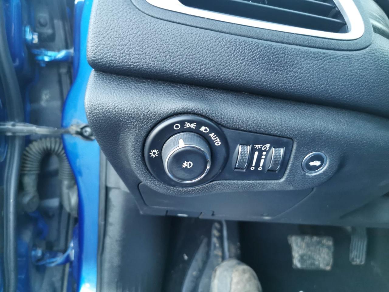 2015 Chrysler 200 Limited - Photo #13