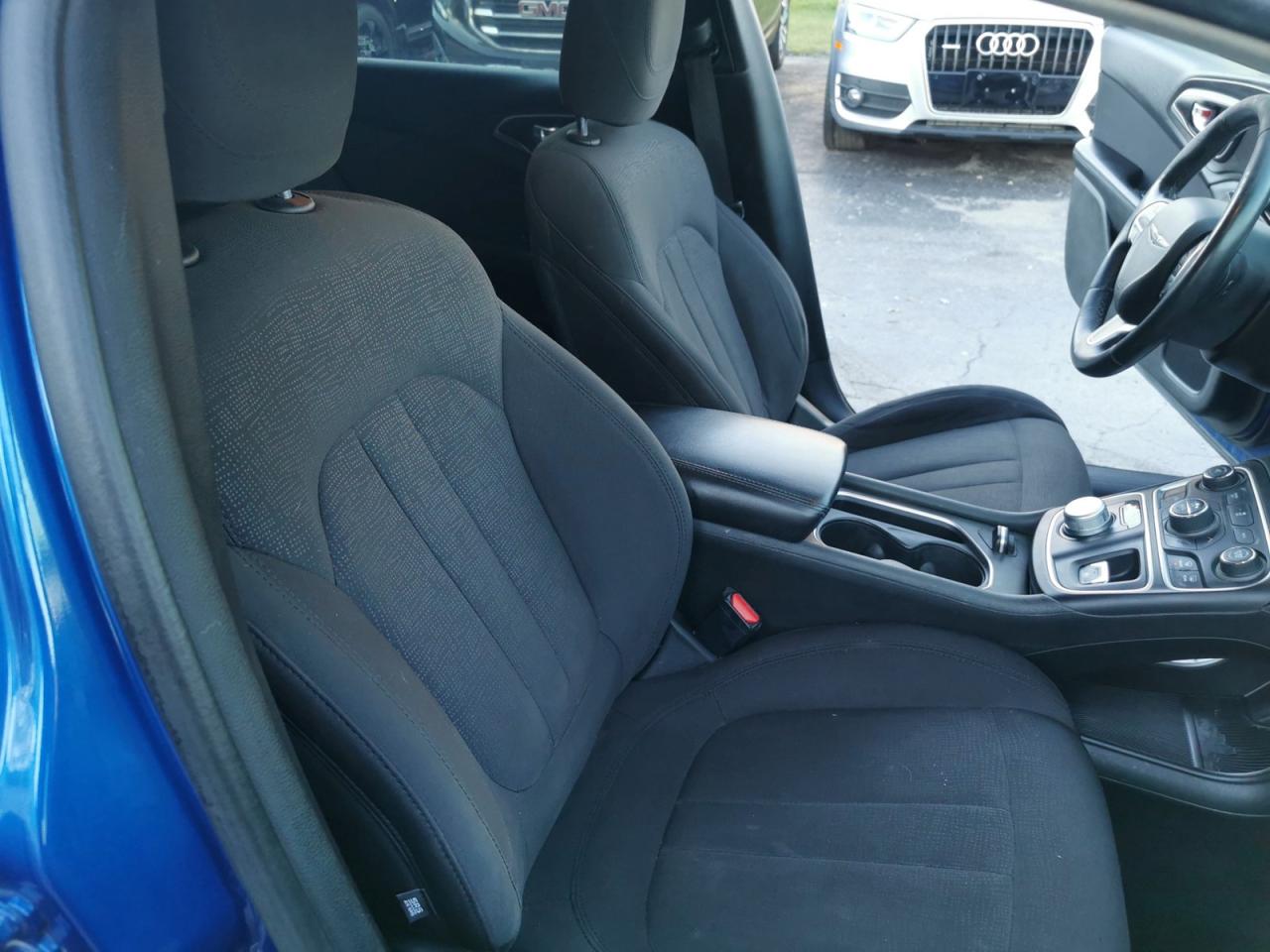 2015 Chrysler 200 Limited - Photo #27