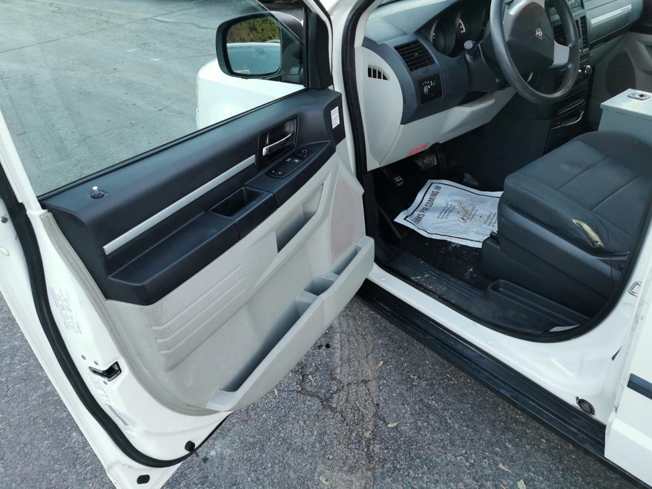 2010 Dodge Grand Caravan CARGO - Photo #11