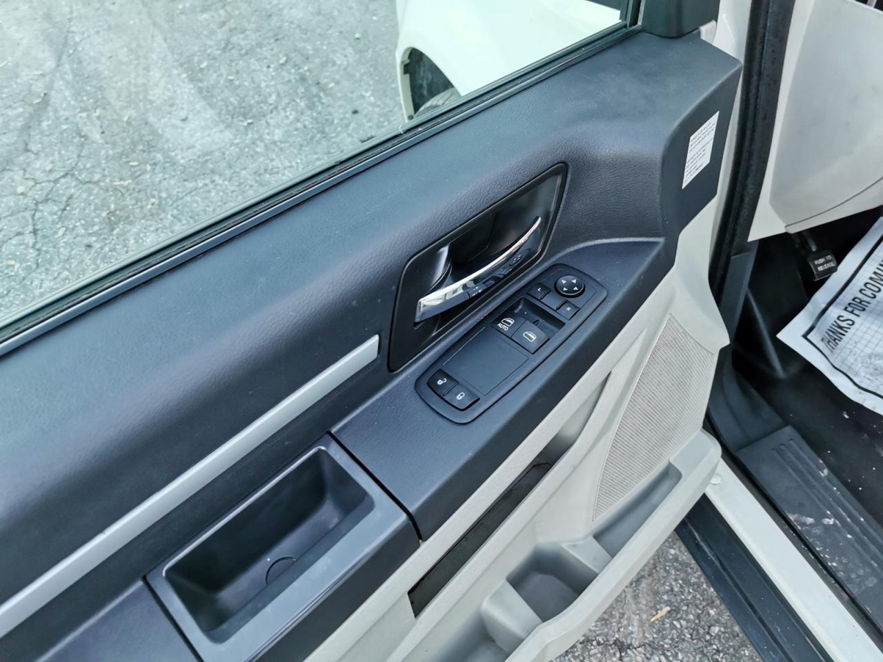 2010 Dodge Grand Caravan CARGO - Photo #12