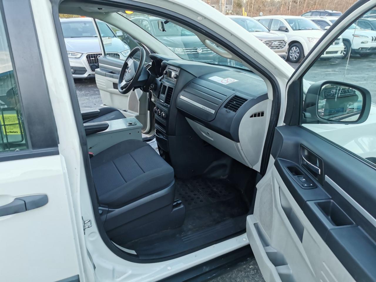 2010 Dodge Grand Caravan CARGO - Photo #24