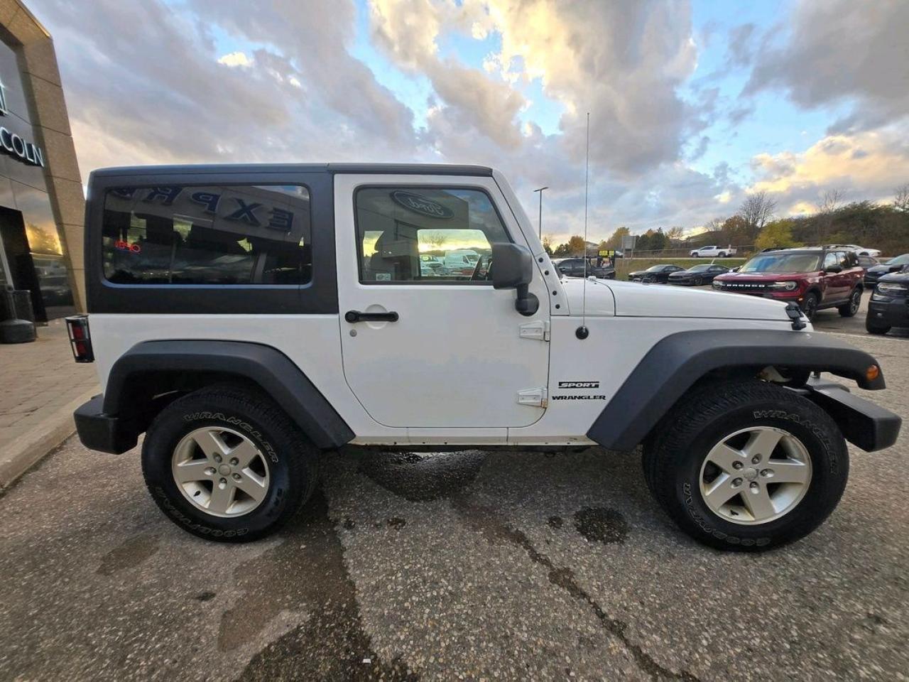 2016 Jeep Wrangler SPORT Photo2