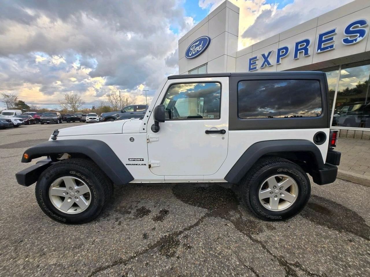 2016 Jeep Wrangler SPORT Photo5
