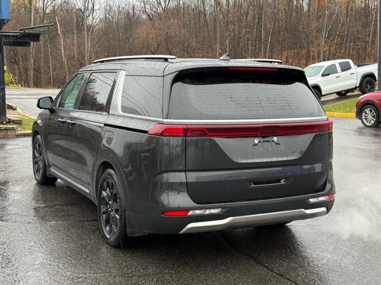 2024 Kia Carnival SX Photo2