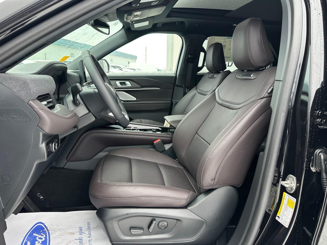 2026 Ford Explorer Platinum 4WD Photo