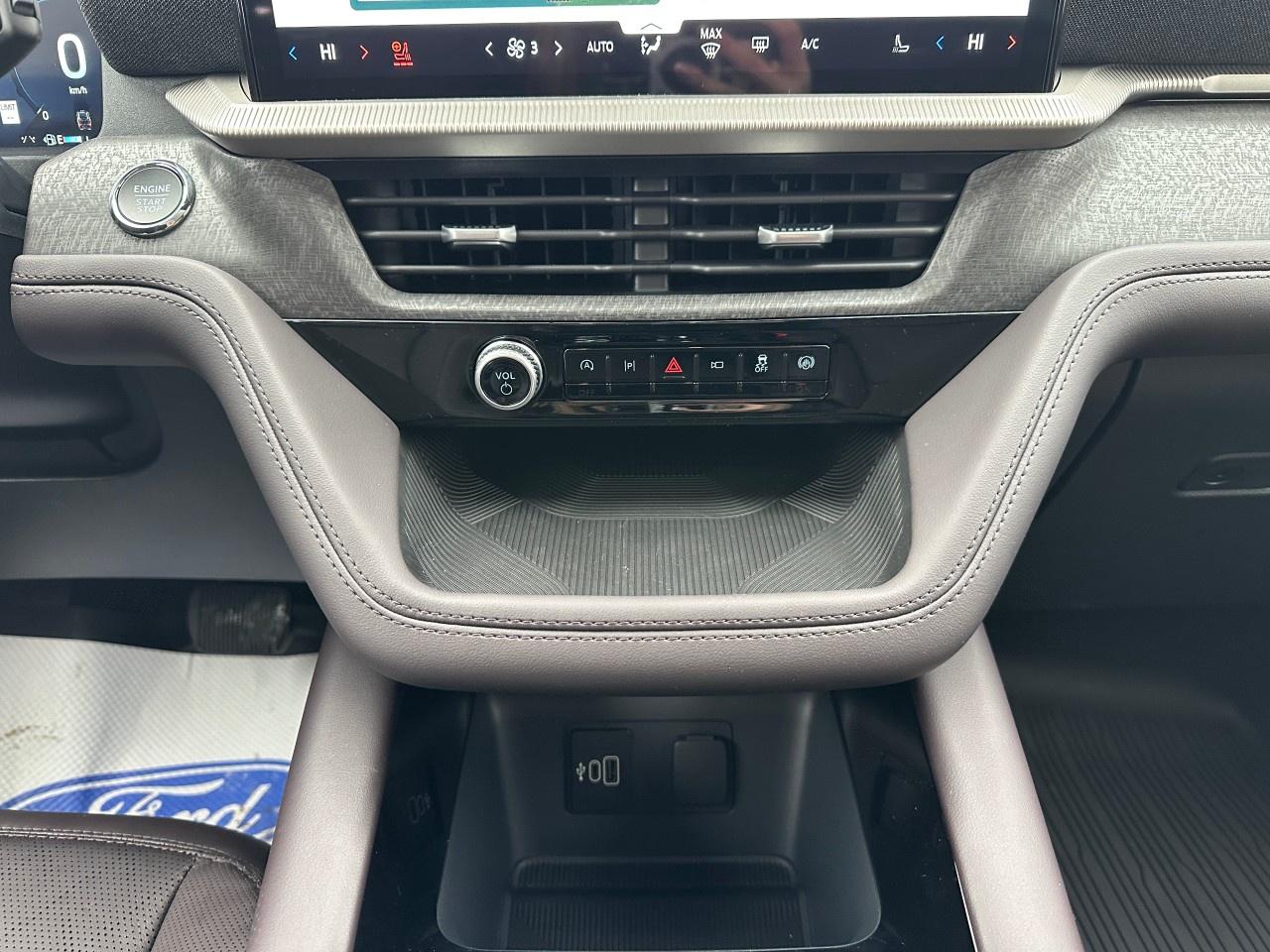 2026 Ford Explorer Platinum 4WD Photo