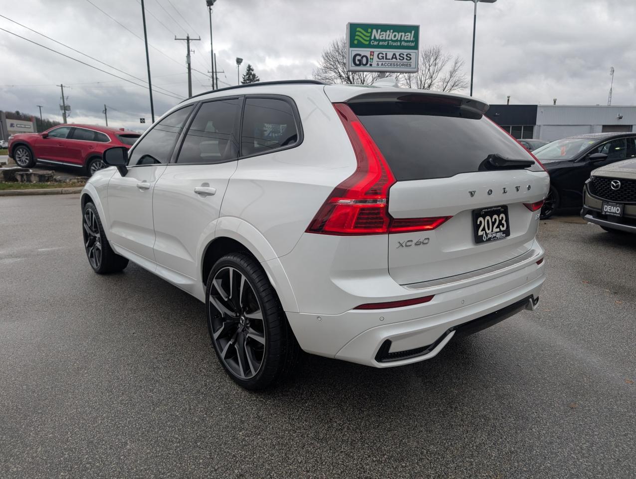 2023 Volvo XC60 B6 Ultimate Dark Theme Photo2