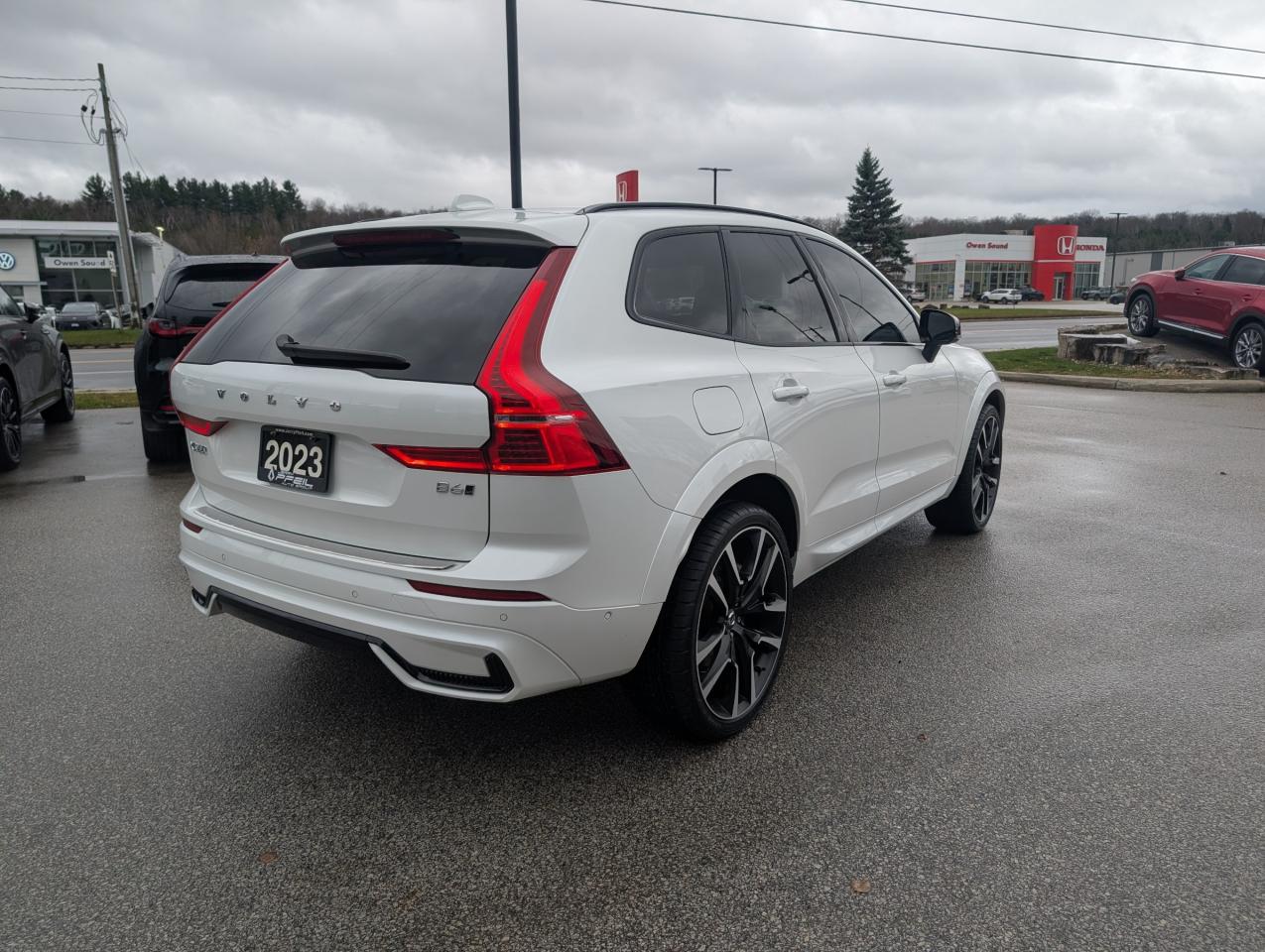 2023 Volvo XC60 B6 Ultimate Dark Theme Photo