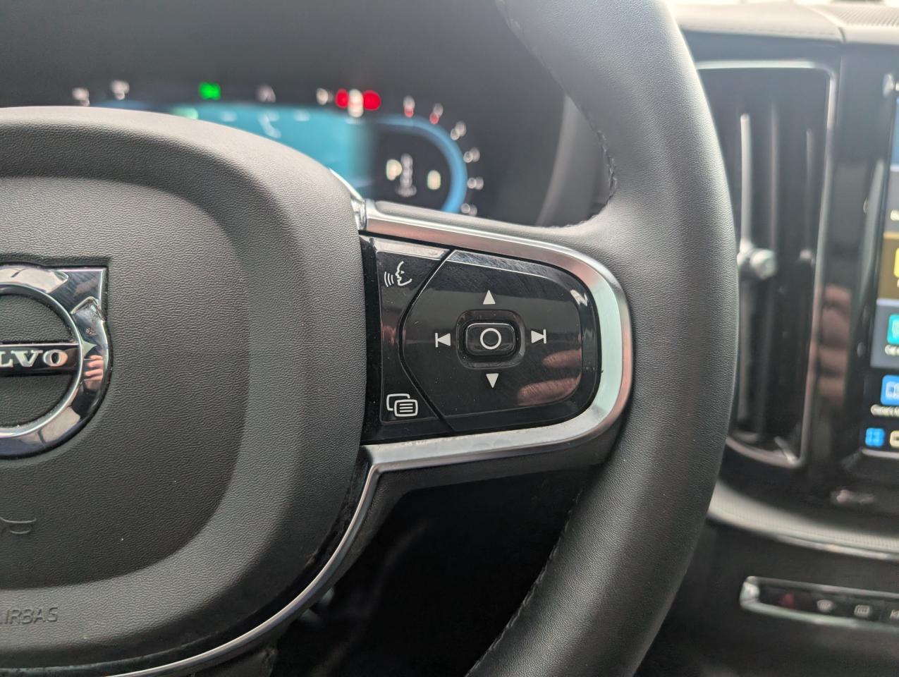 2023 Volvo XC60 B6 Ultimate Dark Theme Photo