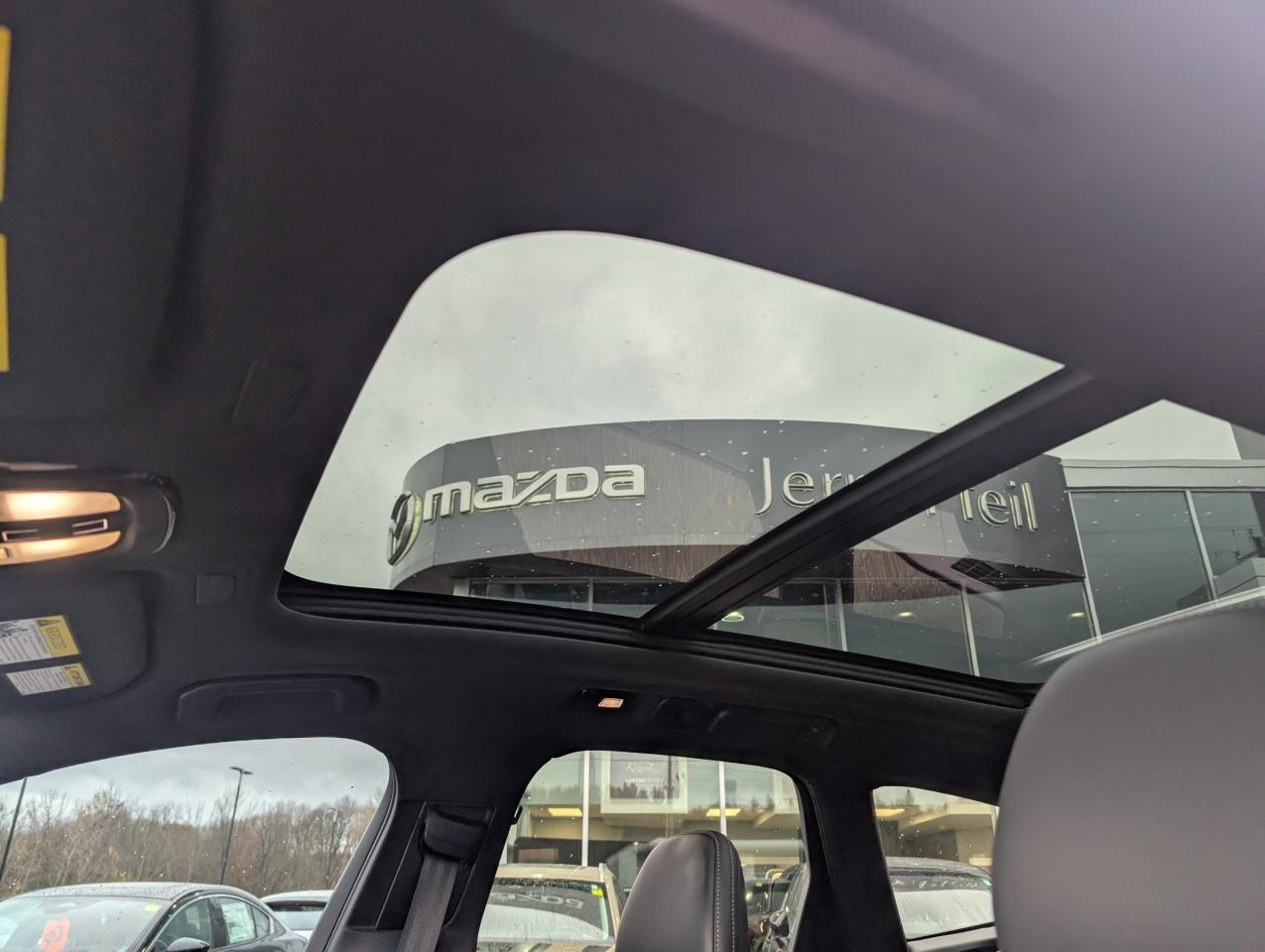 2023 Volvo XC60 B6 Ultimate Dark Theme Photo