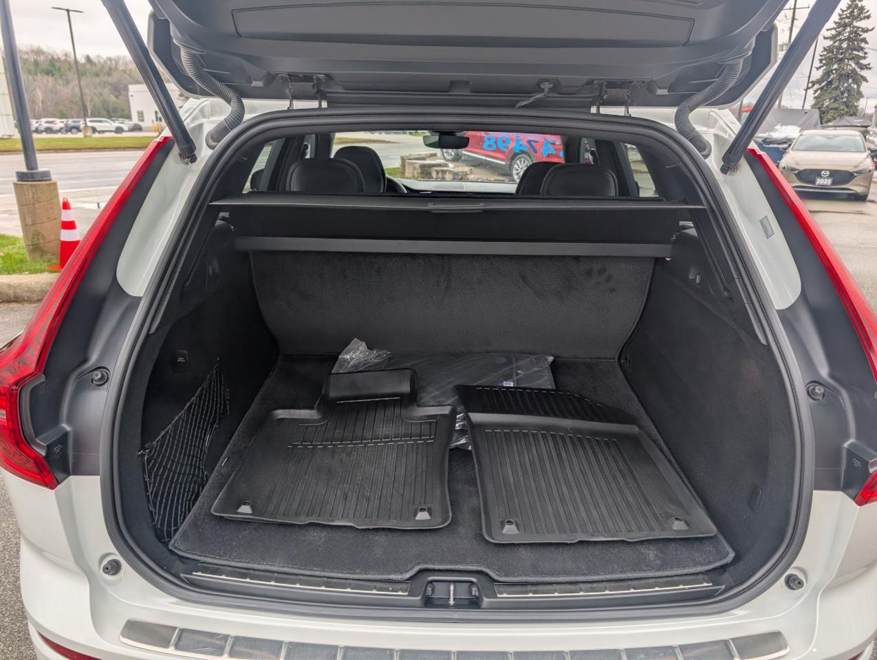 2023 Volvo XC60 B6 Ultimate Dark Theme Photo