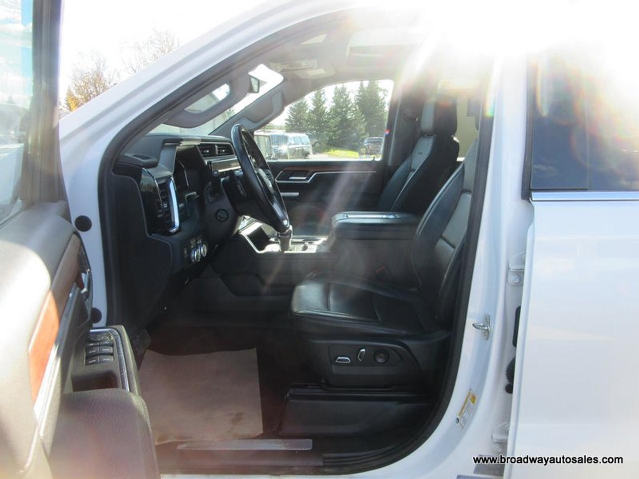 2022 GMC Sierra 1500 LOADED DENALI-PACKAGE 5 PASSENGER 6.2L - V8.. 4X4.. CREW-CAB.. SHORTY.. POWER SUNROOF.. LEATHER.. HEATED SEATS & WHEEL.. BACK-UP CAMERA.. Photo