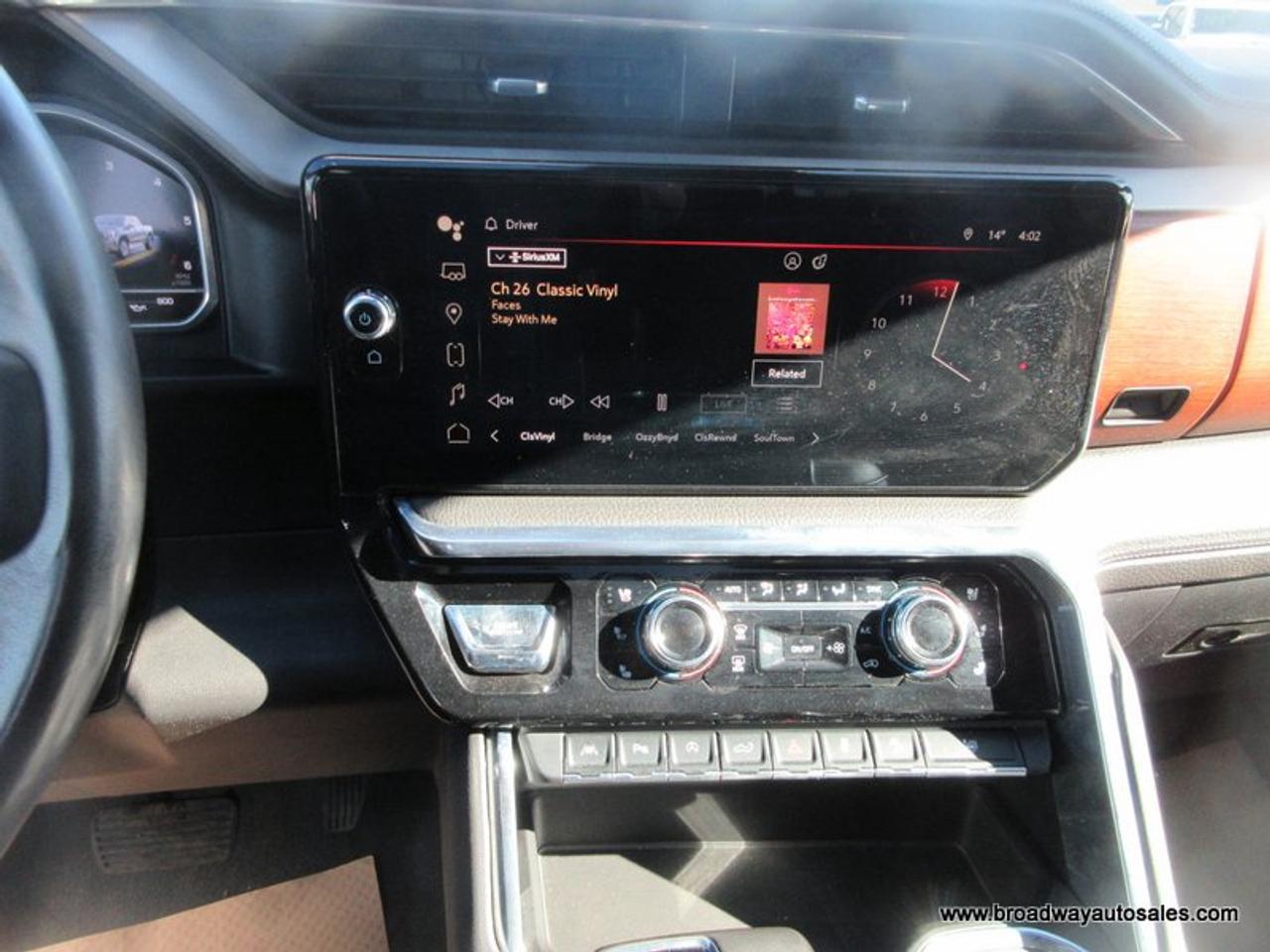 2022 GMC Sierra 1500 LOADED DENALI-PACKAGE 5 PASSENGER 6.2L - V8.. 4X4.. CREW-CAB.. SHORTY.. POWER SUNROOF.. LEATHER.. HEATED SEATS & WHEEL.. BACK-UP CAMERA.. Photo