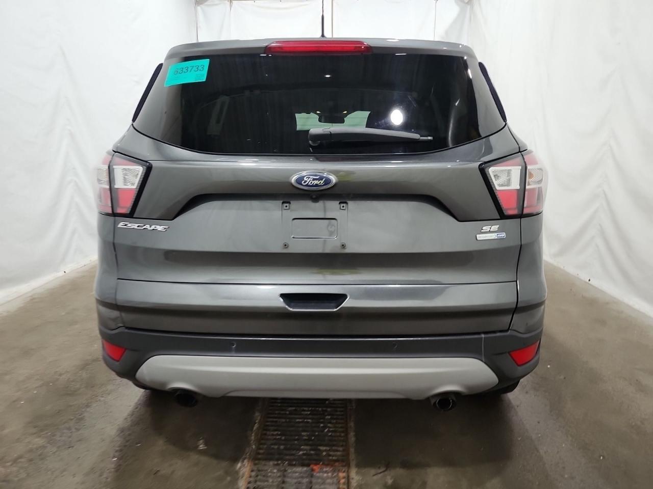 2017 Ford Escape SE AWD Photo2
