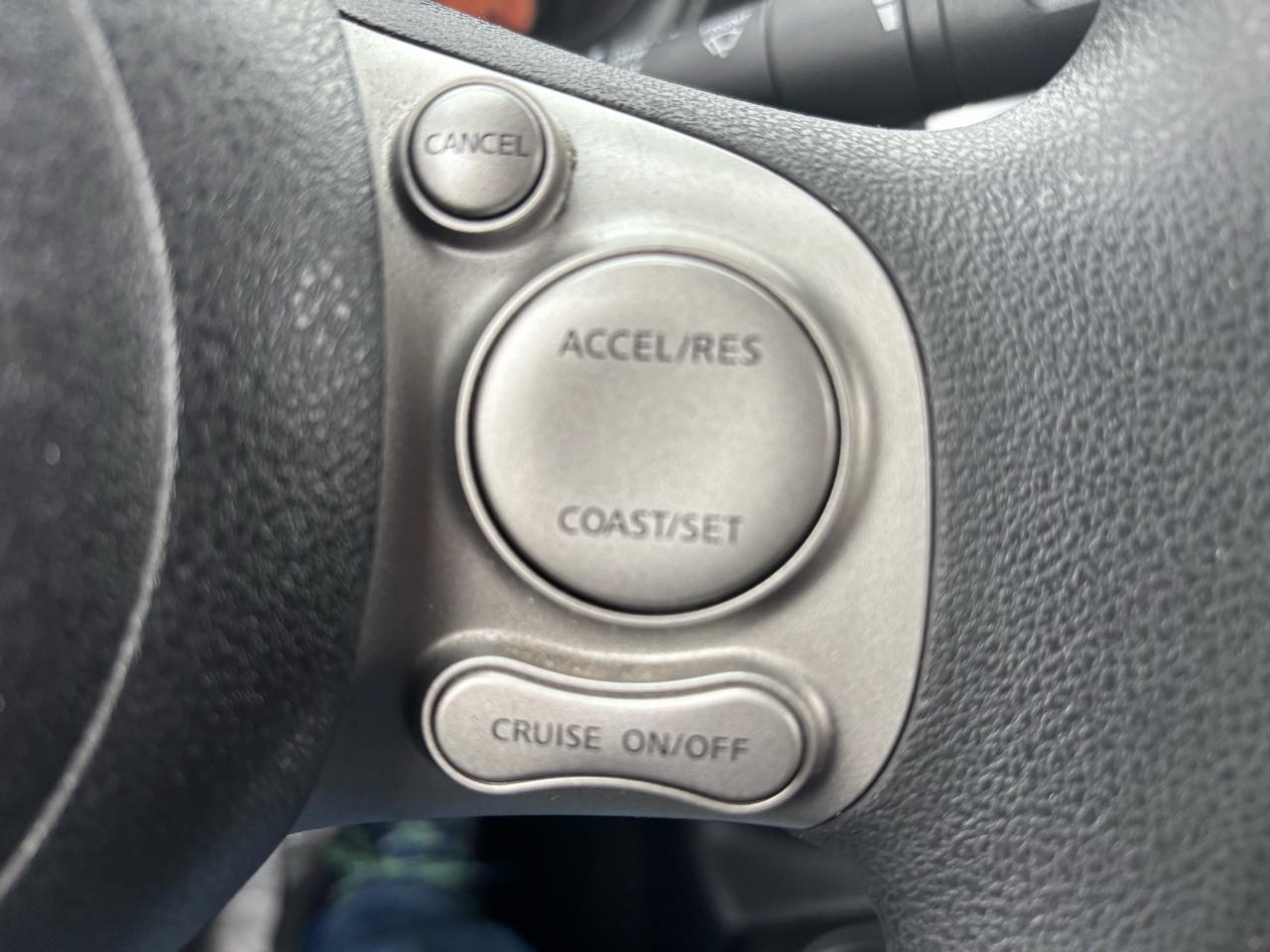 2015 Nissan Micra SV, Hatchback, Auto, Back-Up-Camera - Photo #14