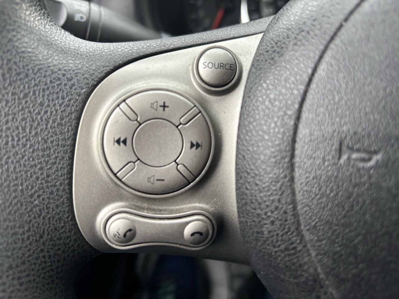 2015 Nissan Micra SV, Hatchback, Auto, Back-Up-Camera - Photo #13