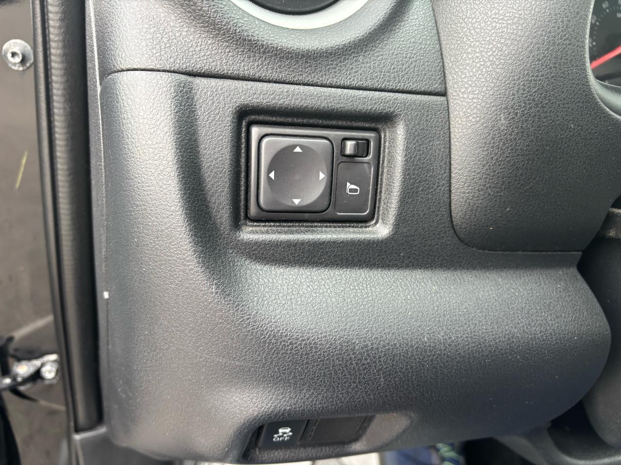 2015 Nissan Micra SV, Hatchback, Auto, Back-Up-Camera - Photo #16