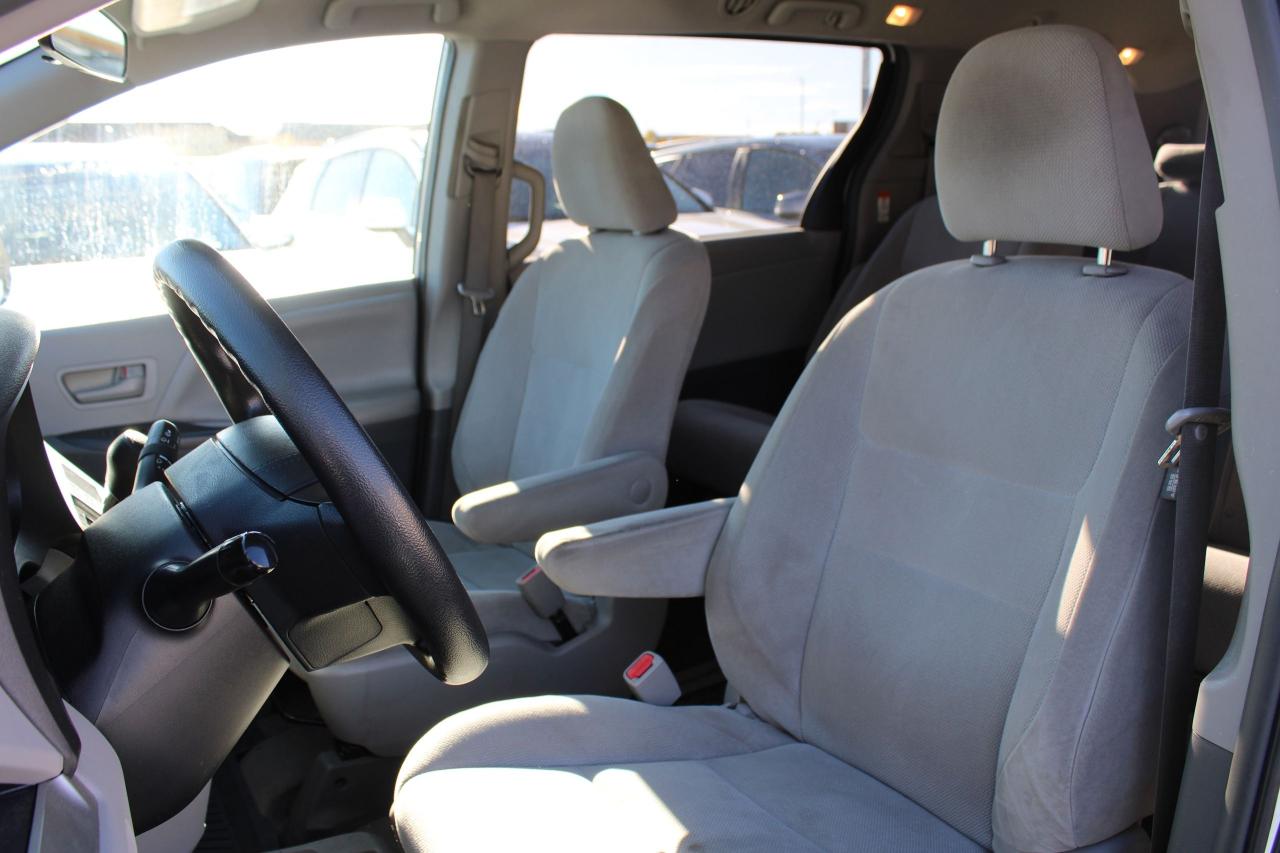 2019 Toyota Sienna 7-Passenger FWD - Photo #15