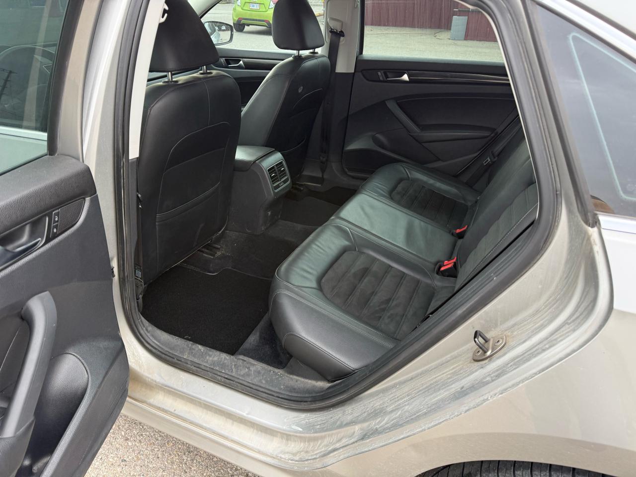 2013 Volkswagen Passat Highline diesel sunroof - Photo #8