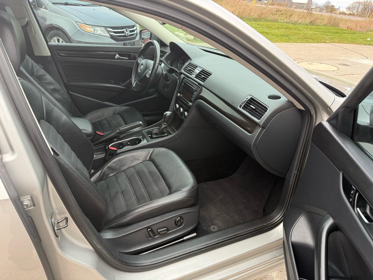 2013 Volkswagen Passat Highline diesel sunroof - Photo #2