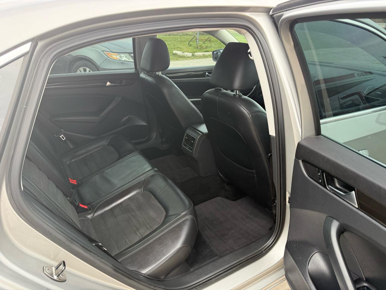 2013 Volkswagen Passat Highline diesel sunroof Photo2