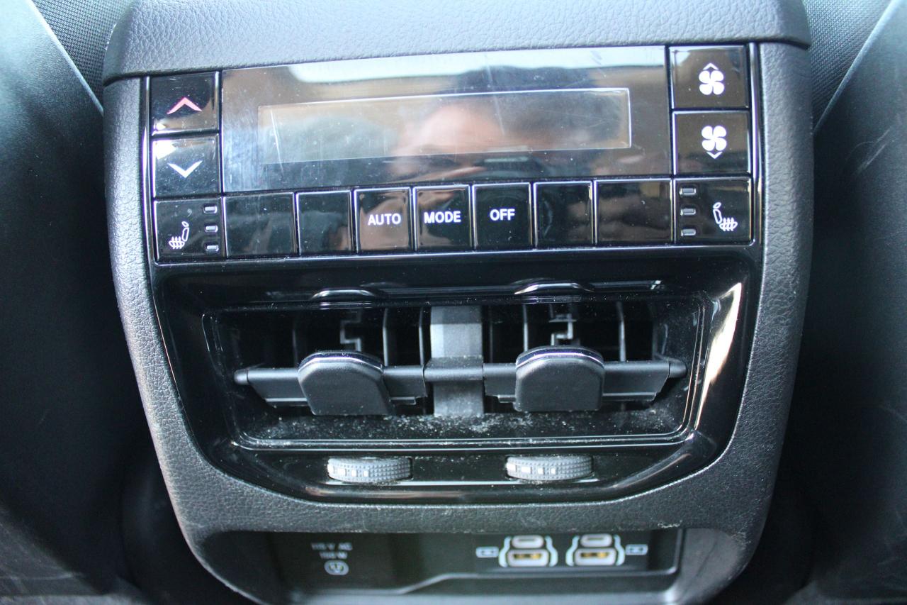 2023 Jeep Grand Cherokee L Limited 4x4 Photo2