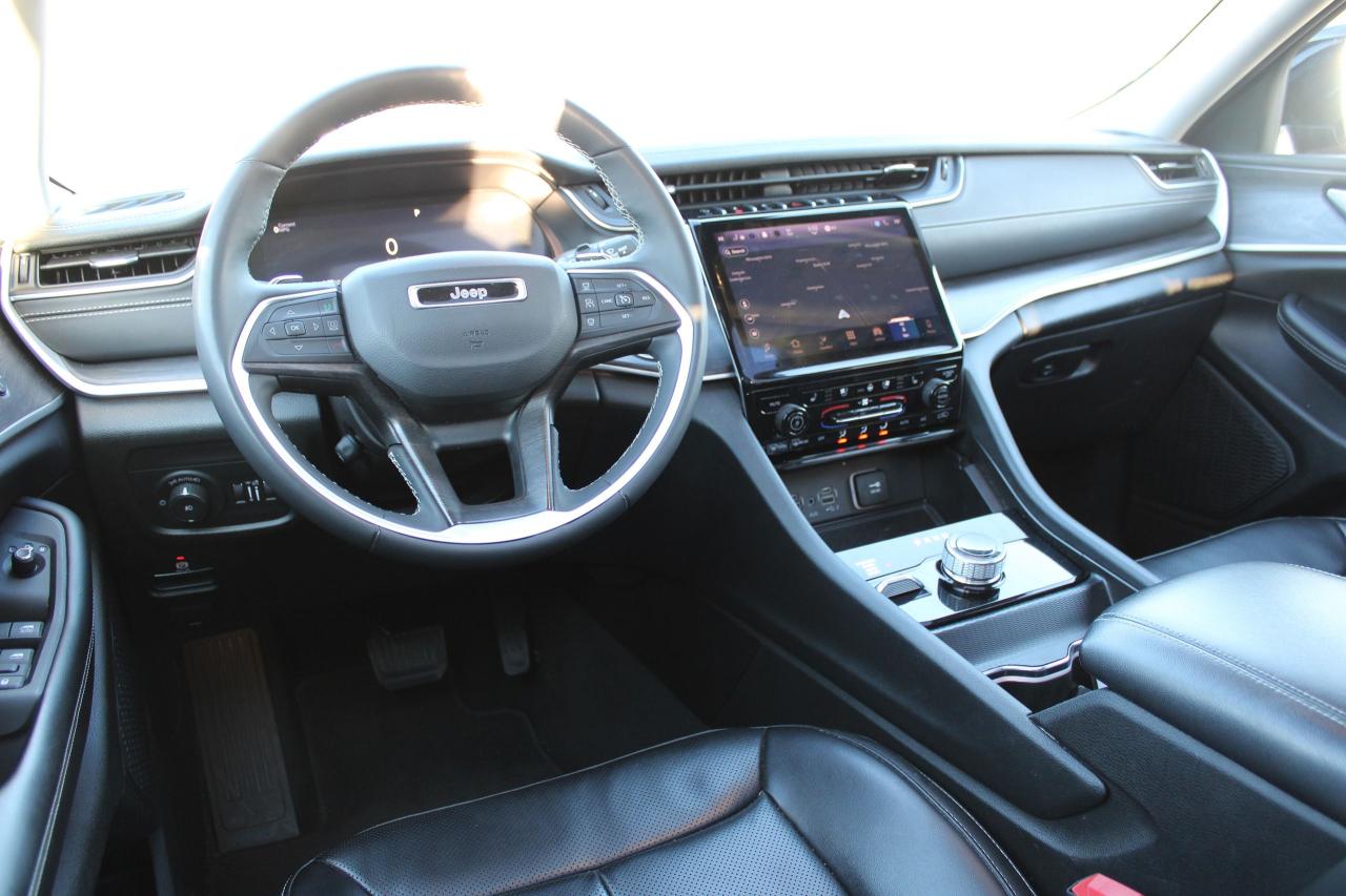 2023 Jeep Grand Cherokee L Limited 4x4 - Photo #7