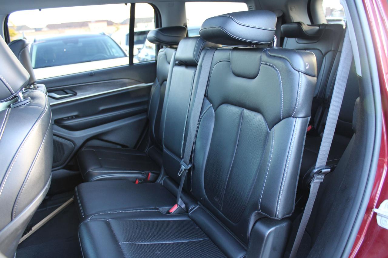 2023 Jeep Grand Cherokee L Limited 4x4 - Photo #9