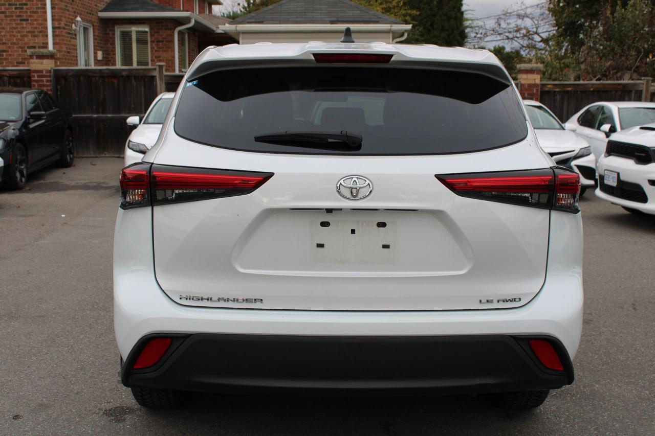 2023 Toyota Highlander LE AWD Photo4