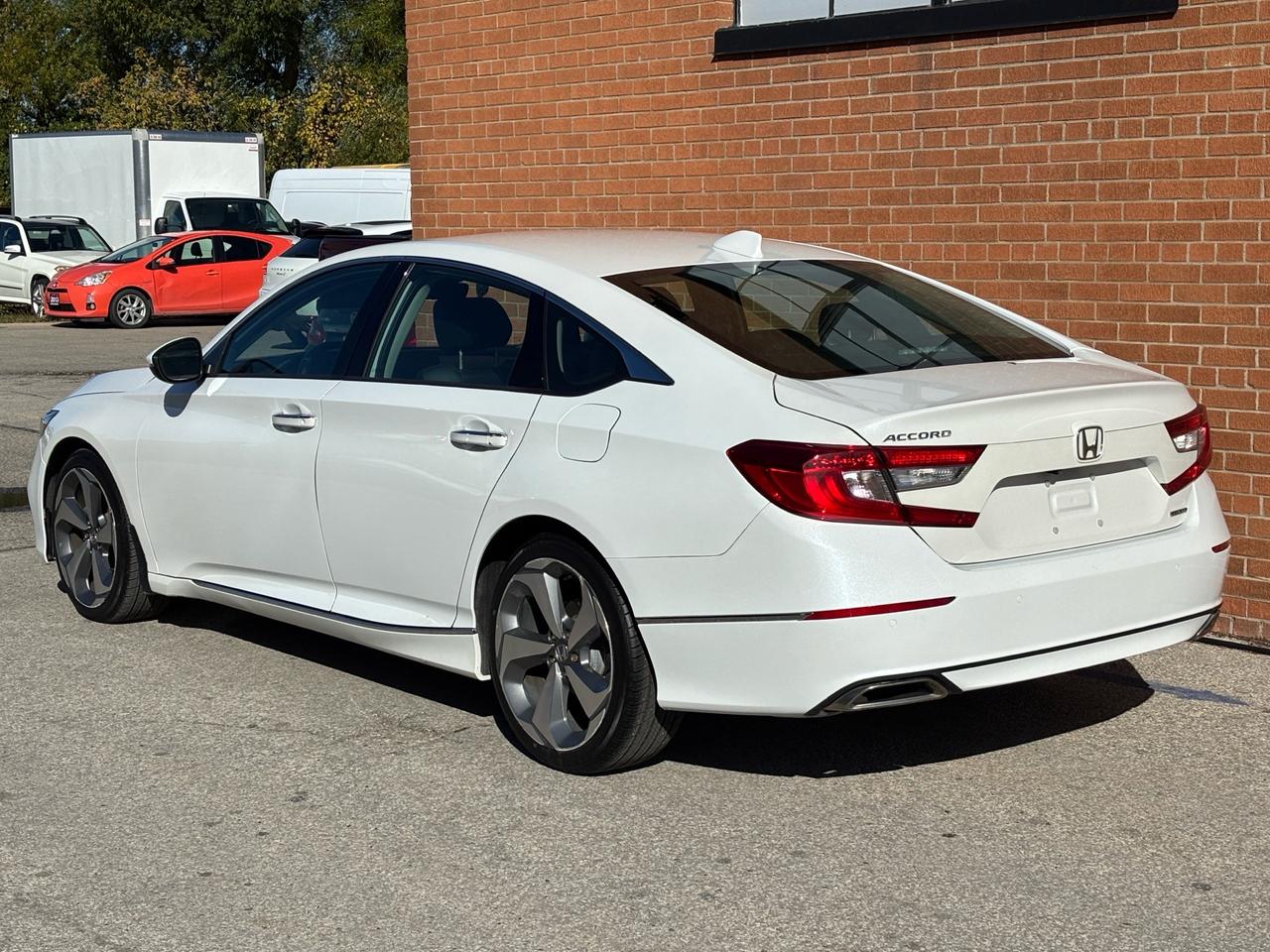 2019 Honda Accord Touring FWD Photo4