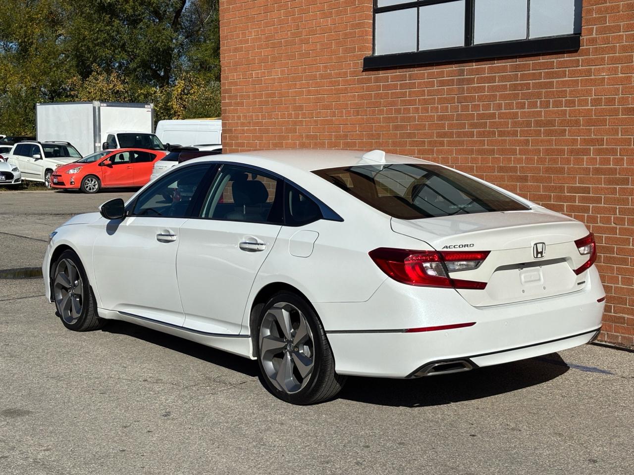 2019 Honda Accord Touring FWD Photo3