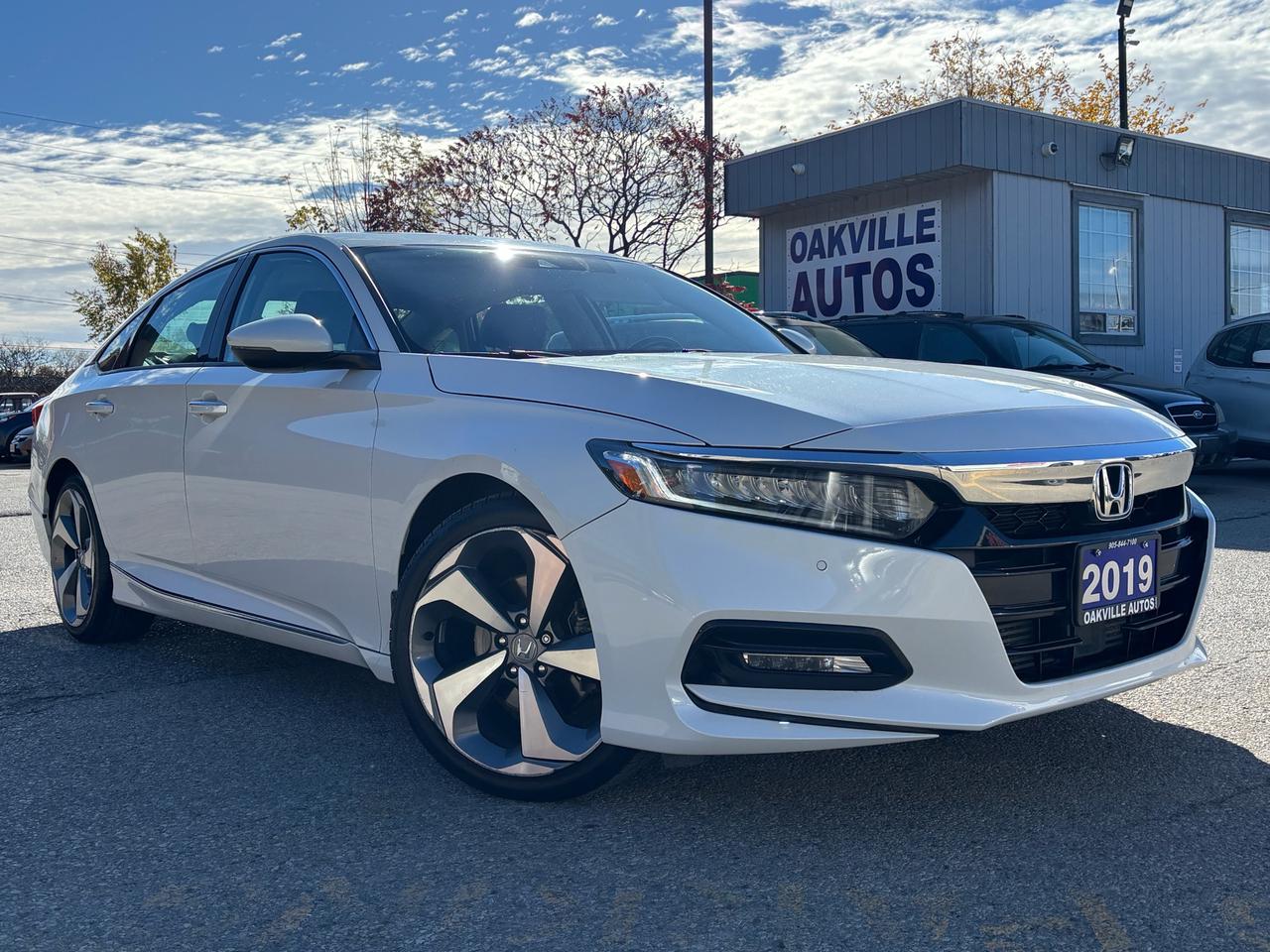 2019 Honda Accord Touring FWD Photo