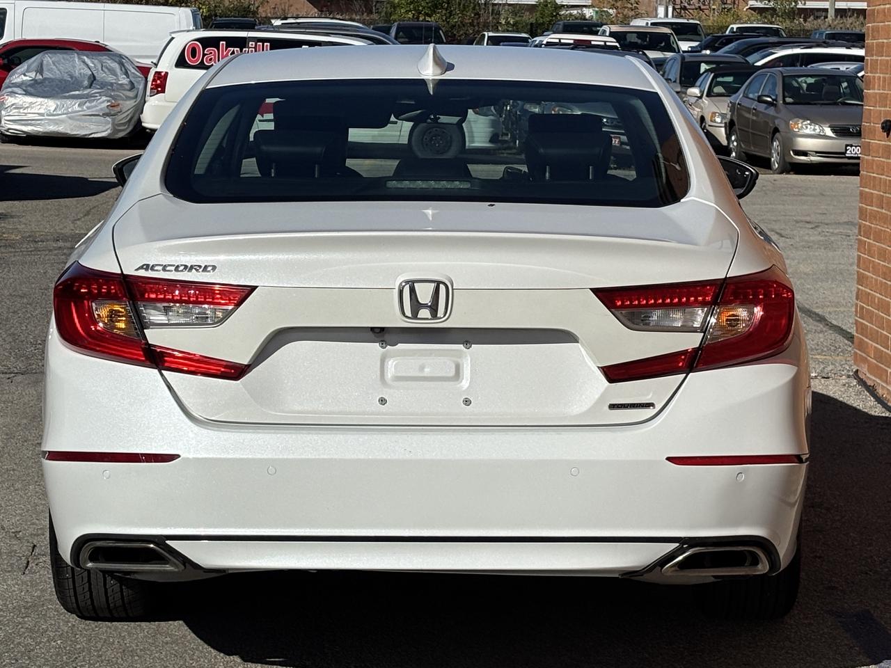 2019 Honda Accord Touring FWD Photo