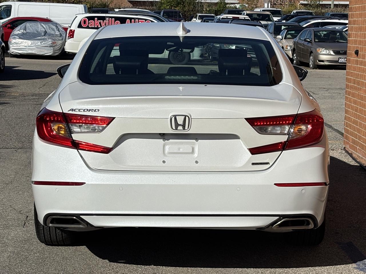2019 Honda Accord Touring FWD Photo