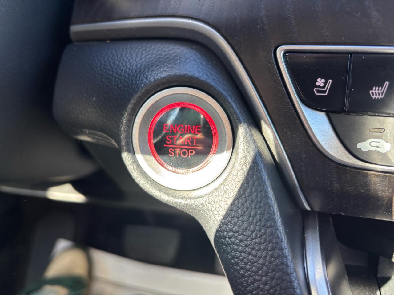 2019 Honda Accord Touring FWD Photo