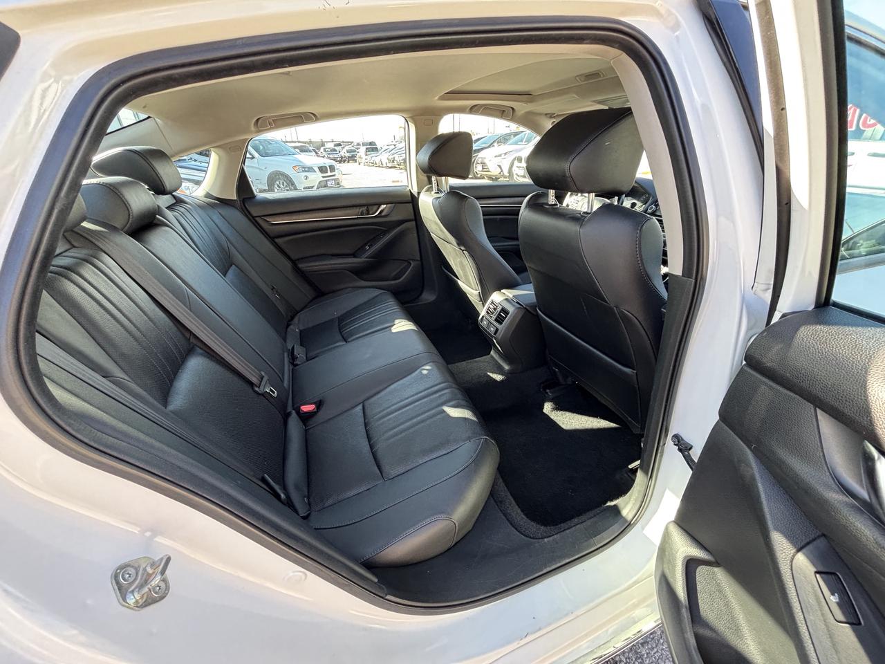 2019 Honda Accord Touring FWD Photo