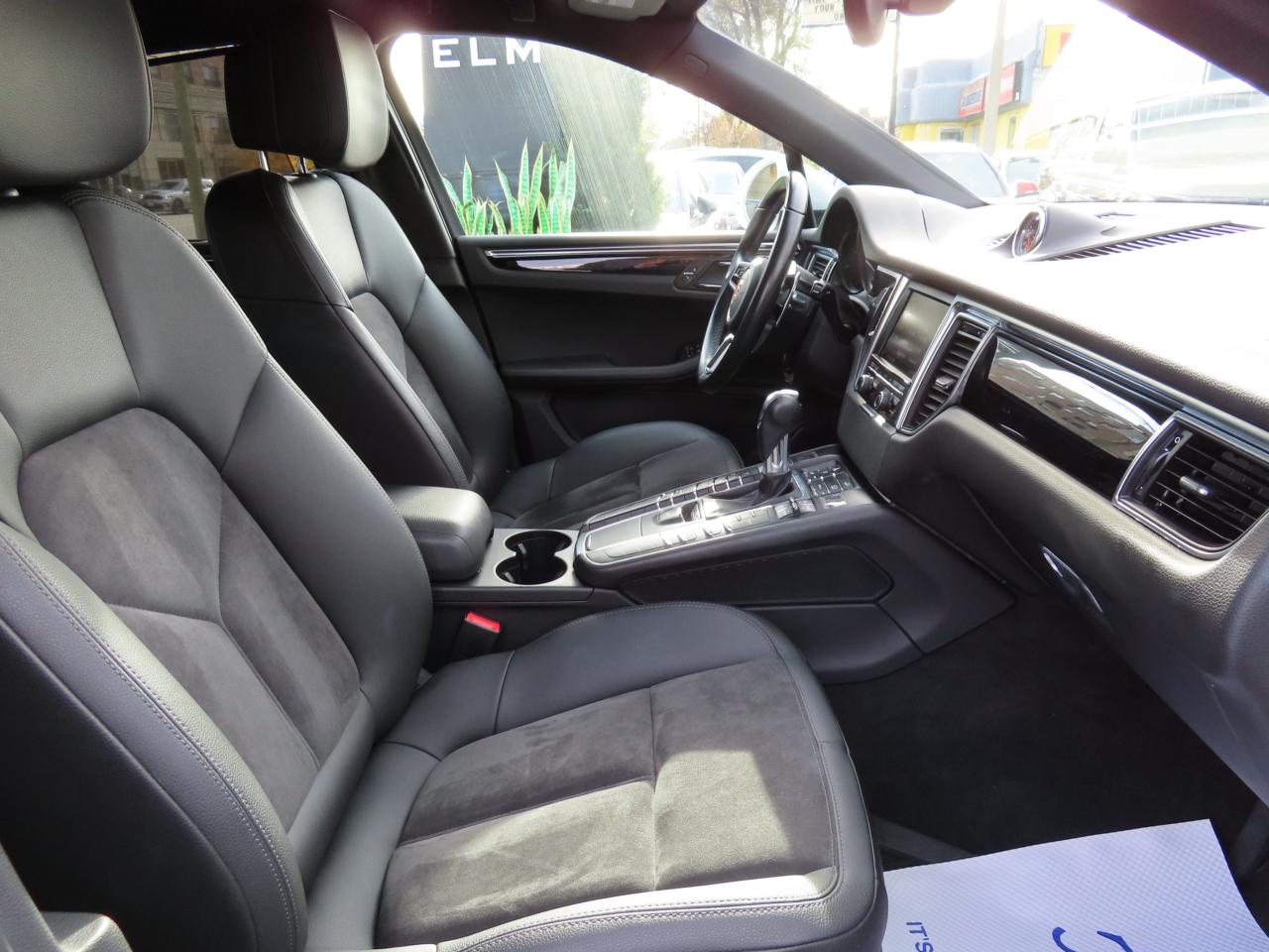 2015 Porsche Macan S - AWD - Navigation - Leather - Low Kms !! Photo