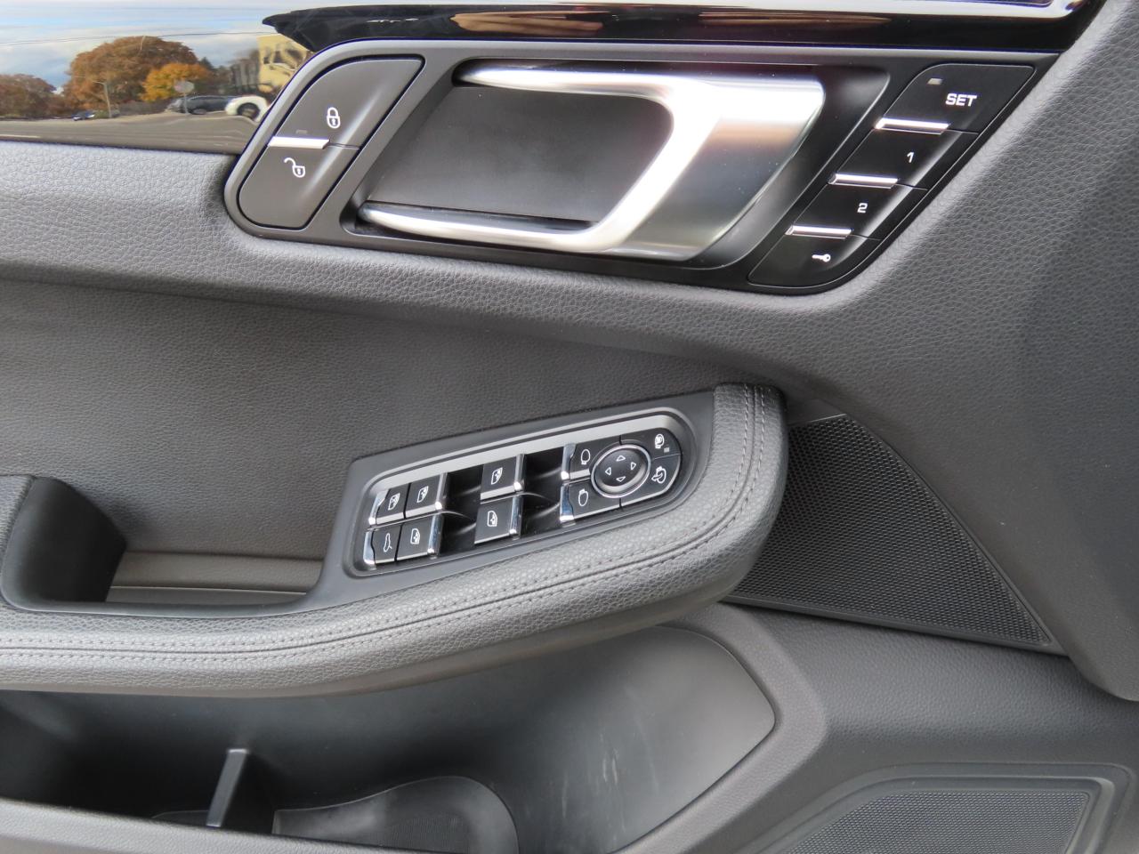 2015 Porsche Macan S - AWD - Navigation - Leather - Low Kms !! Photo