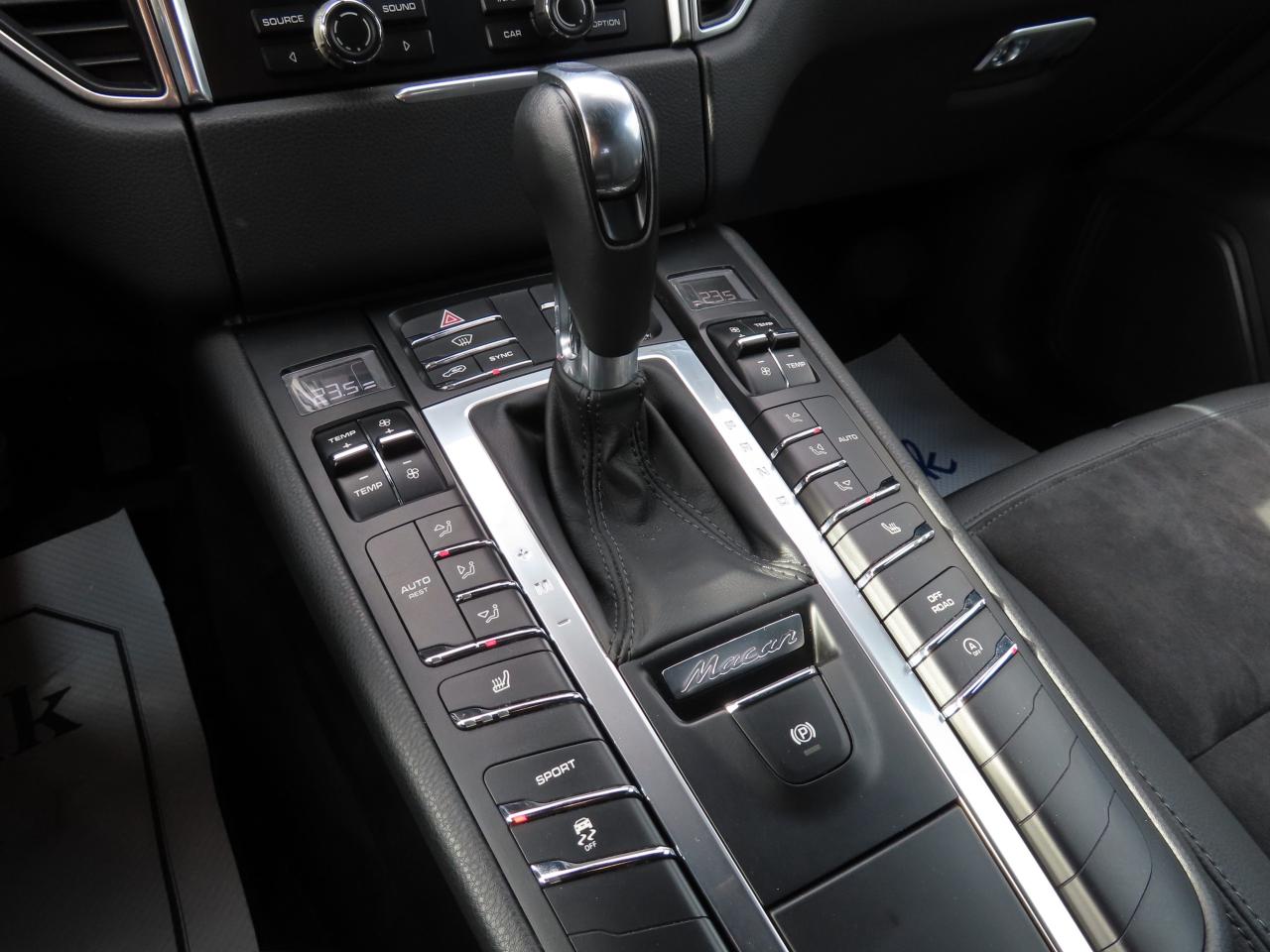 2015 Porsche Macan S - AWD - Navigation - Leather - Low Kms !! Photo