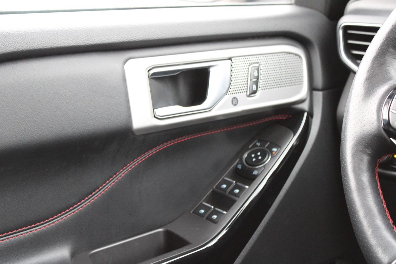 2023 Ford Explorer ST-LINE 4WD - Photo #19