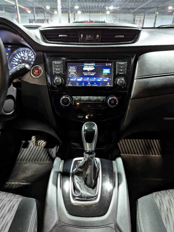 2019 Nissan Rogue AWD SV Photo