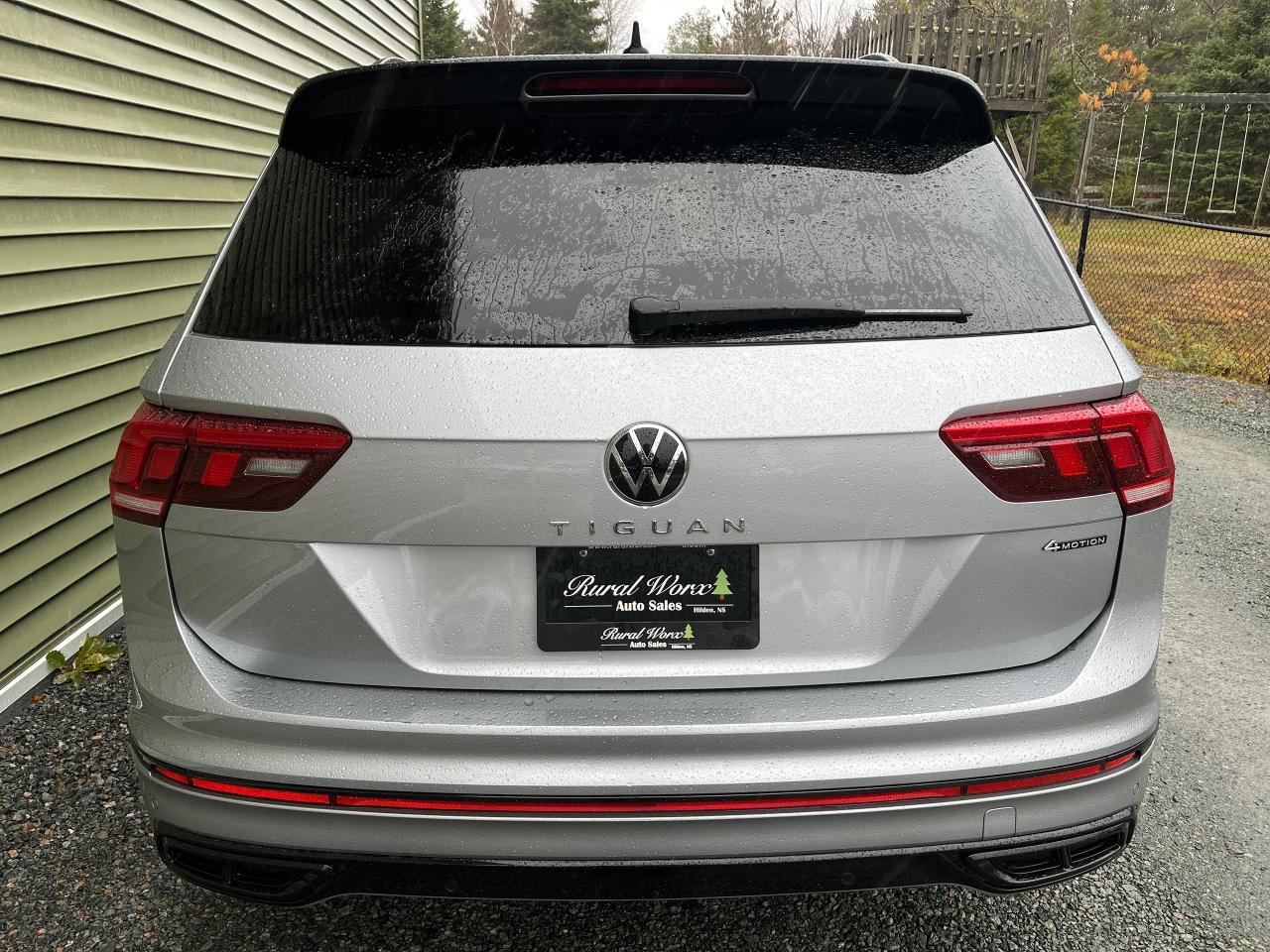 2023 Volkswagen Tiguan Comfortline R-Line Black Edition - Photo #3