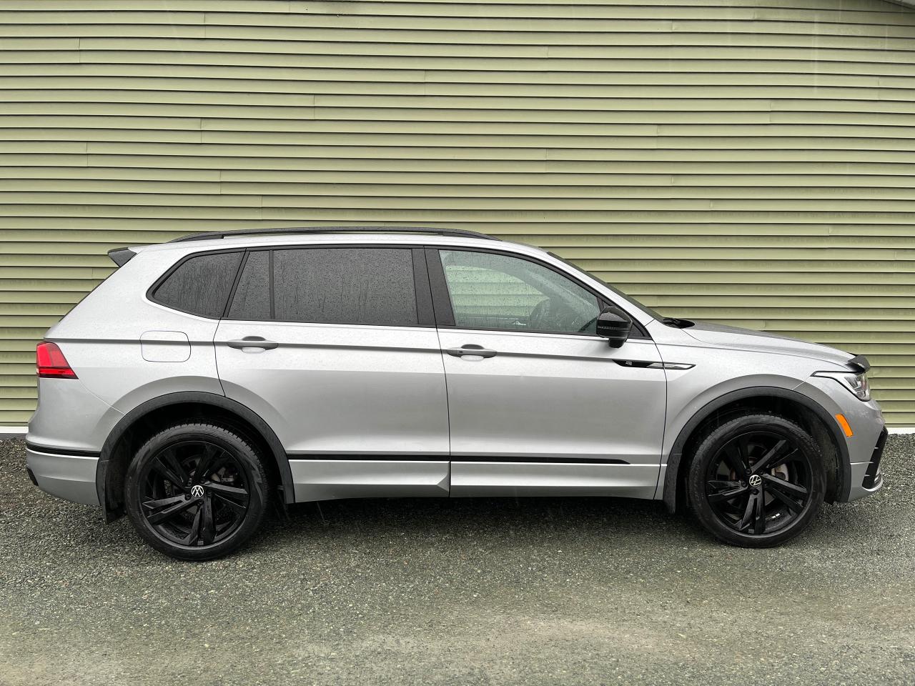 2023 Volkswagen Tiguan Comfortline R-Line Black Edition - Photo #2