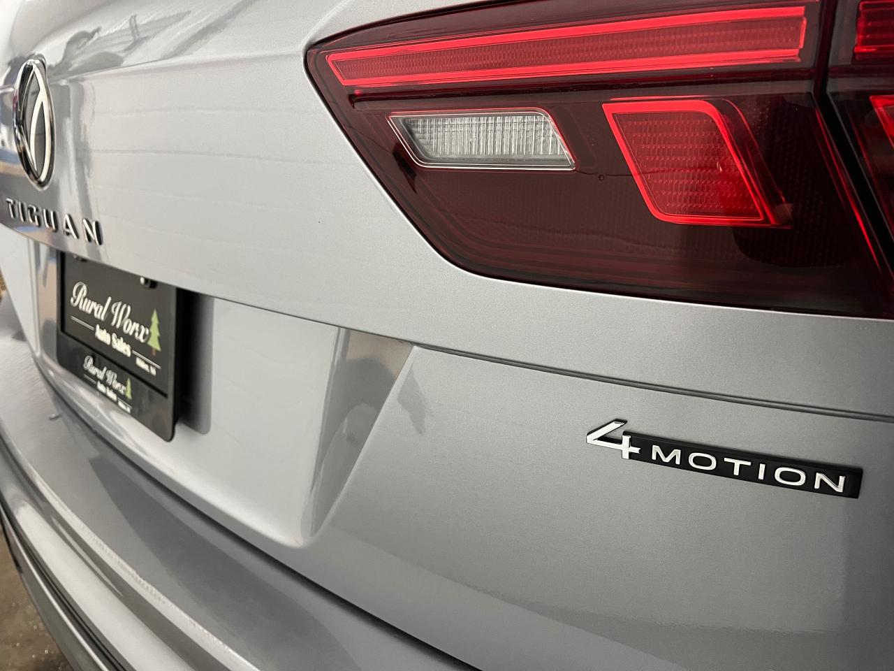 2023 Volkswagen Tiguan Comfortline R-Line Black Edition - Photo #5