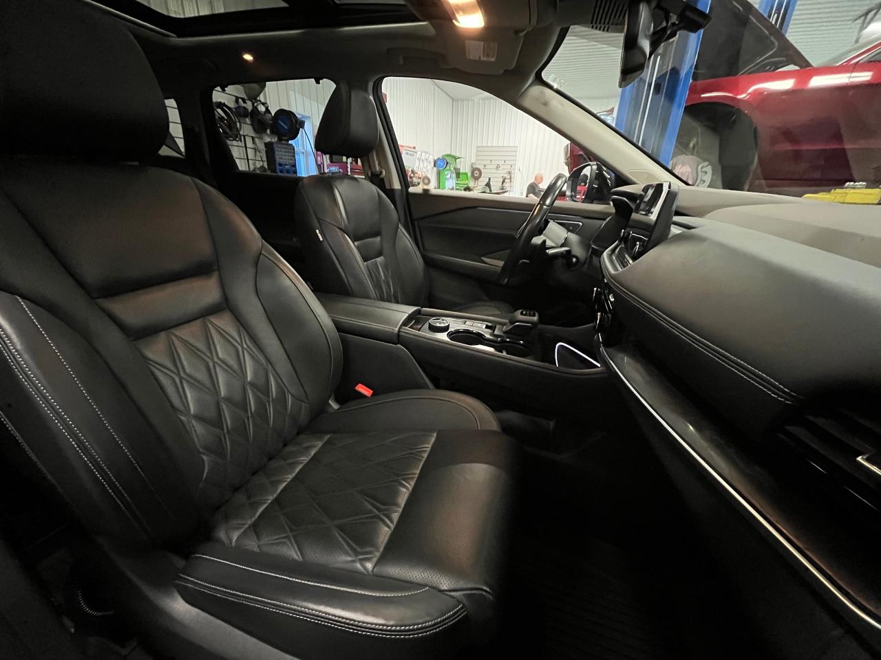 2021 Nissan Rogue Platinum - Photo #4