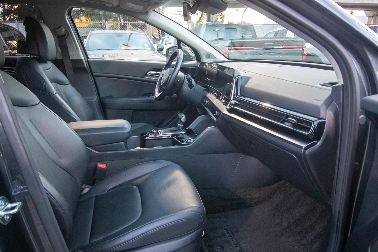 2025 Kia Sportage EX Premium AWD w/Black Interior Photo5