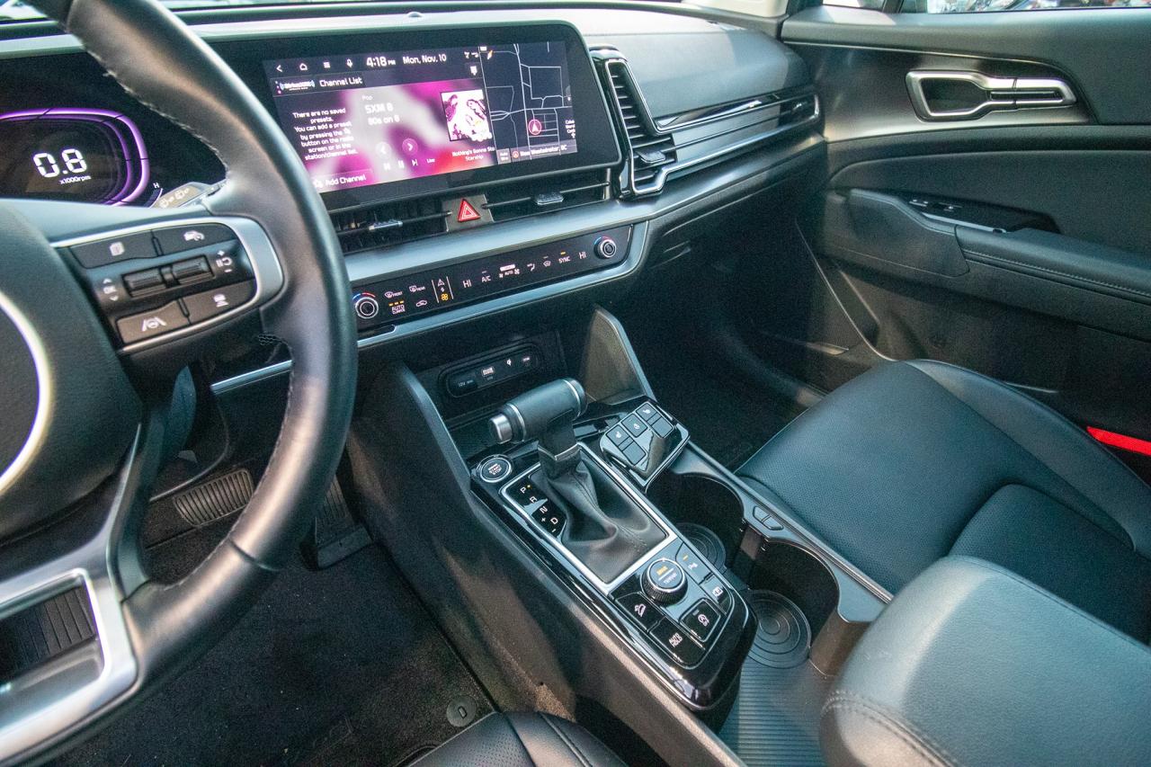 2025 Kia Sportage EX Premium AWD w/Black Interior Photo5