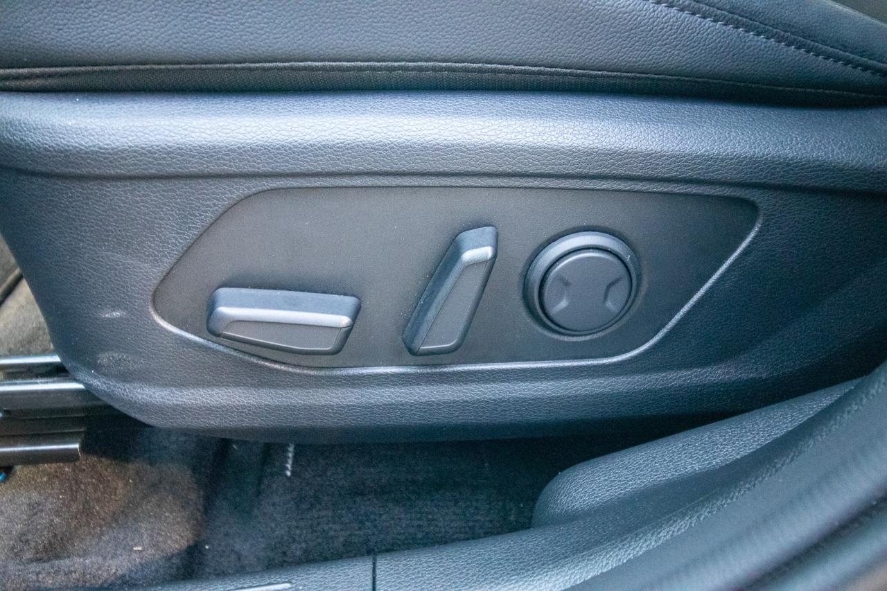 2025 Kia Sportage EX Premium AWD w/Black Interior Photo5