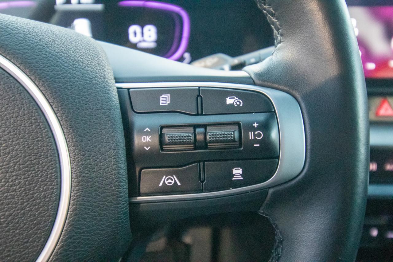 2025 Kia Sportage EX Premium AWD w/Black Interior Photo5