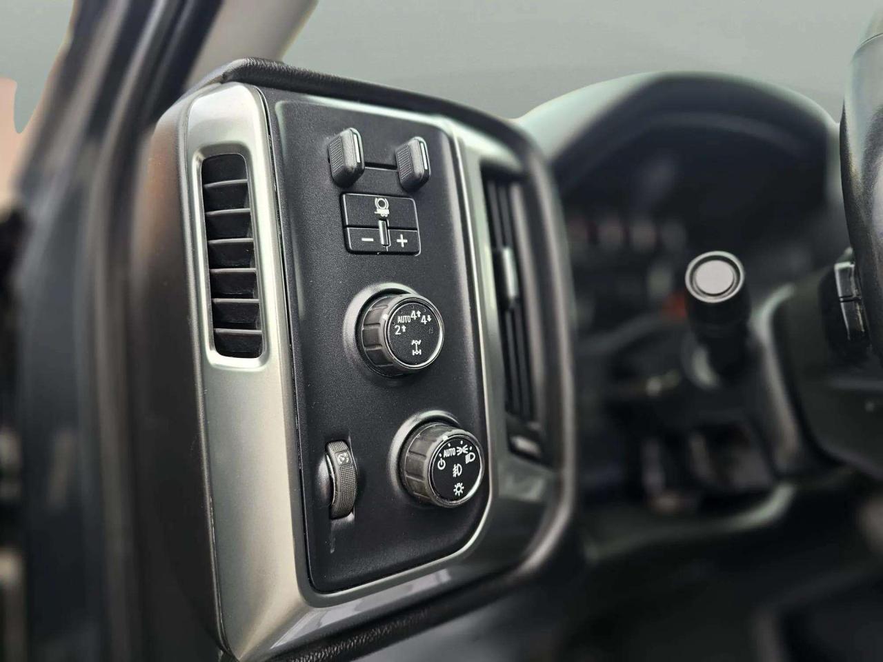 2017 Chevrolet Silverado 1500 LT - Photo #9